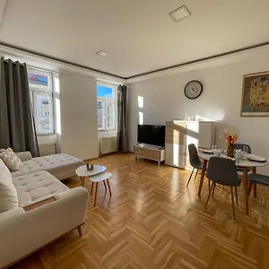 Apartment Schoene Im 10, Wien